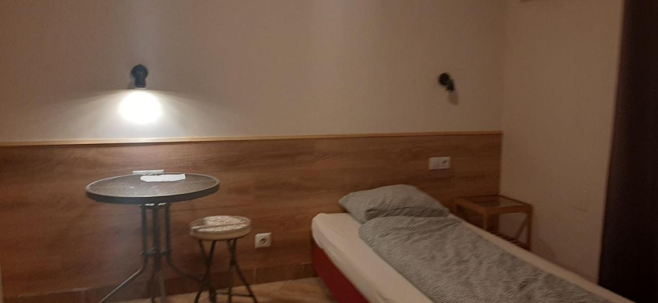 Apartman Voeroesmarty Budapeste Exterior foto